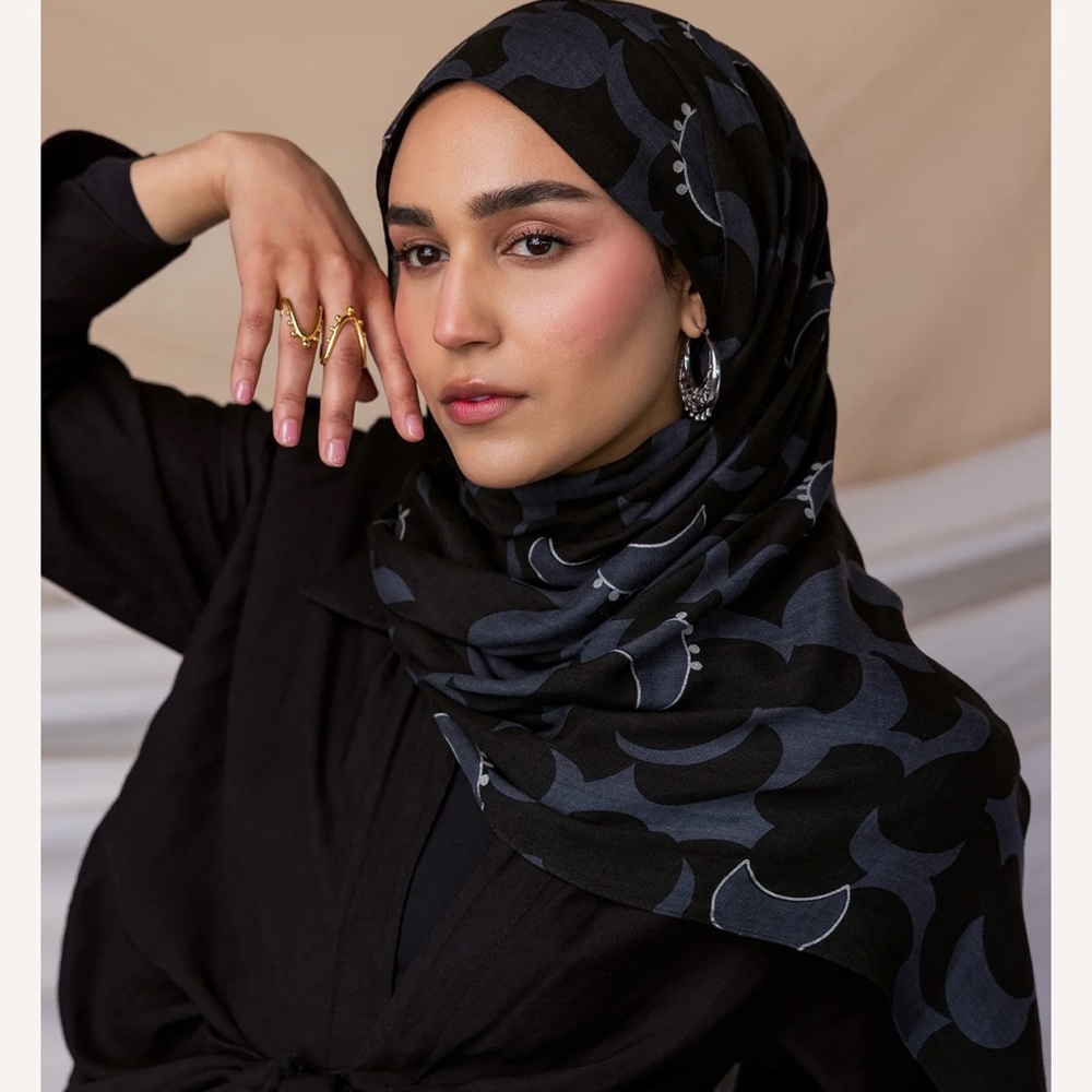 Vela Moonrise Gray Hijab in Mini size